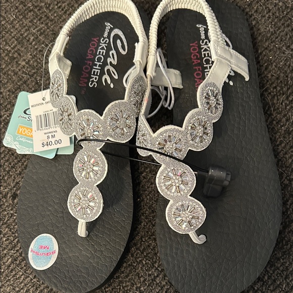 Skechers Cali Yoga Foam Silver and Black Sandals - Picture 1 of 6